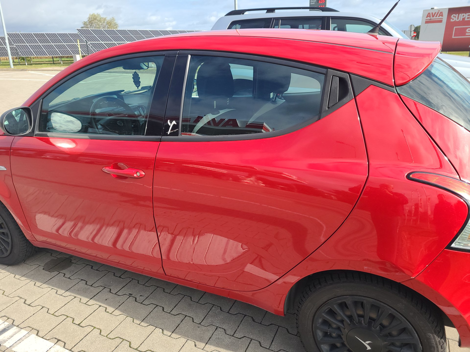Zdjęcie drzwi tylne lewe wraz z szybą
