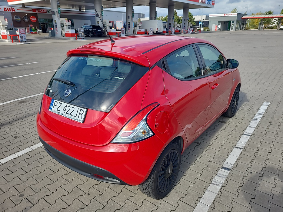Zdjęcie po ukosie, prawy tył