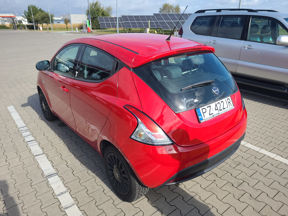 Zdjęcie po ukosie, lewy tył