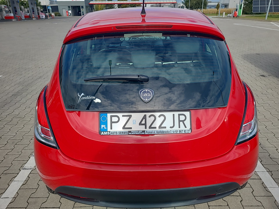 Zdjęcie pokrywy bagażnika