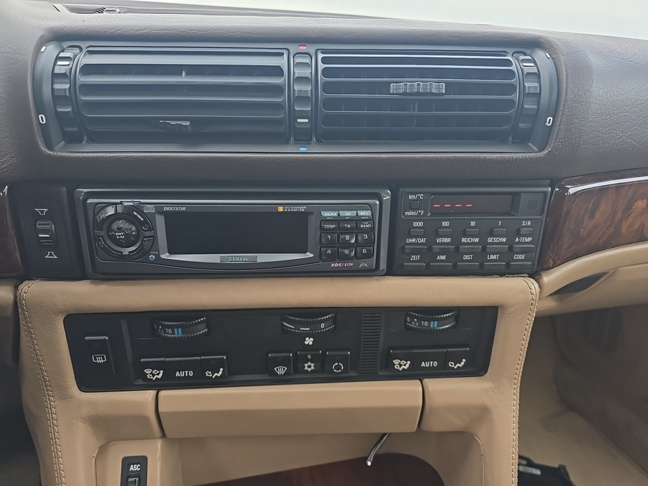 Zdjęcie jednostki multimedialnej