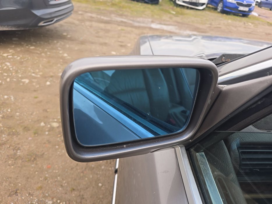 Zdjęcie zwierciadła lusterka lewego