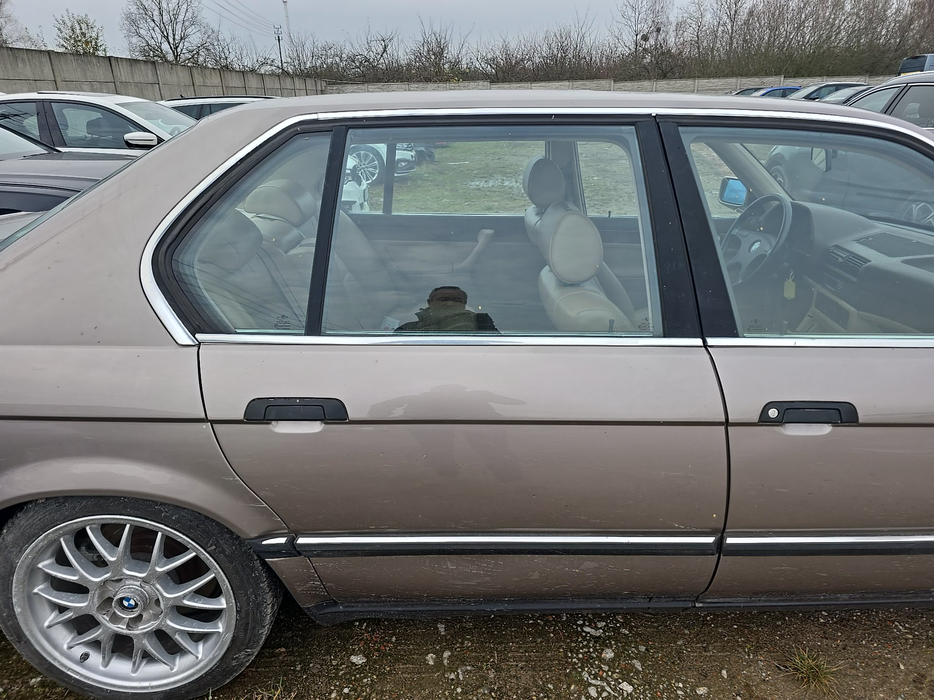 Zdjęcie drzwi tylnych prawych wraz z szybą