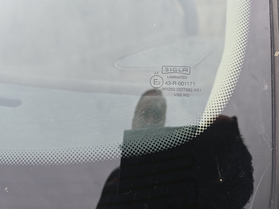 Zdjęcie szyby czołowej - zdjęcie uszkodzeń