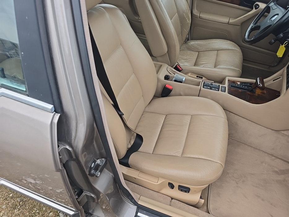 Zdjęcie fotela przedniego prawego