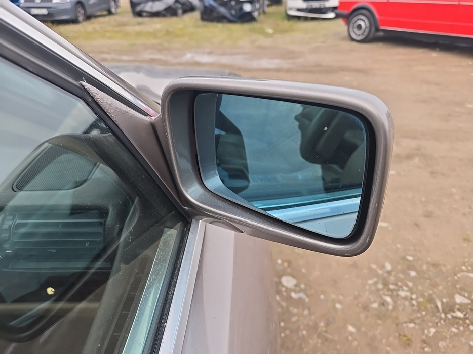 Zdjęcie zwierciadła lusterka prawego