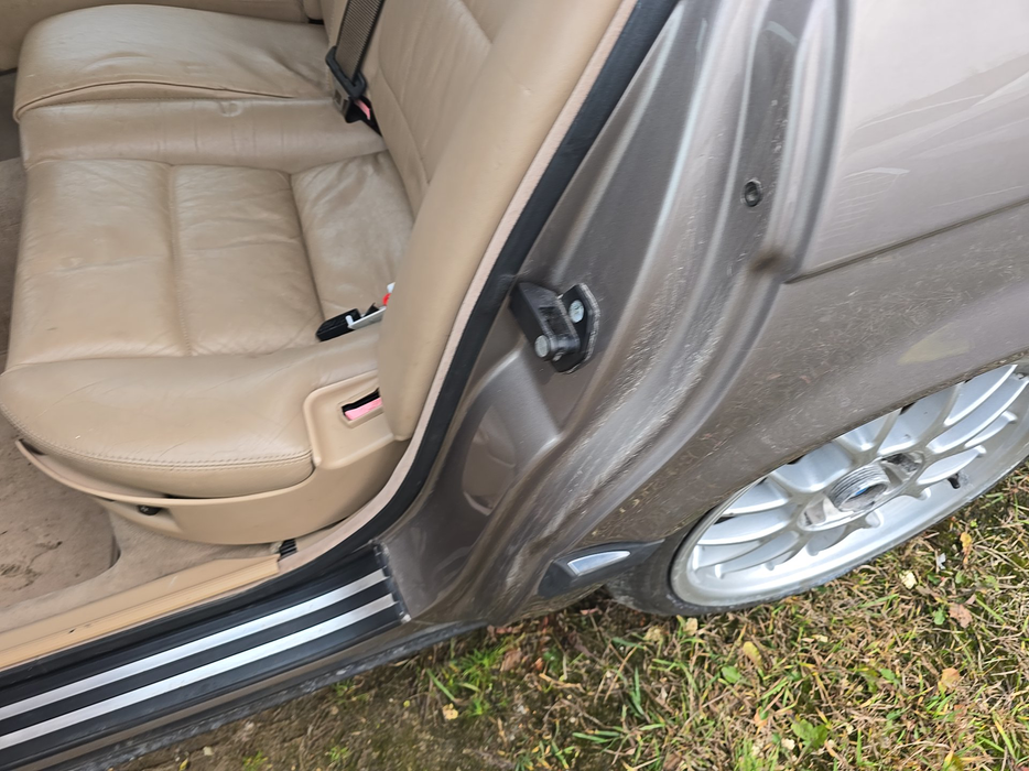 Zdjęcie słupka C lewego