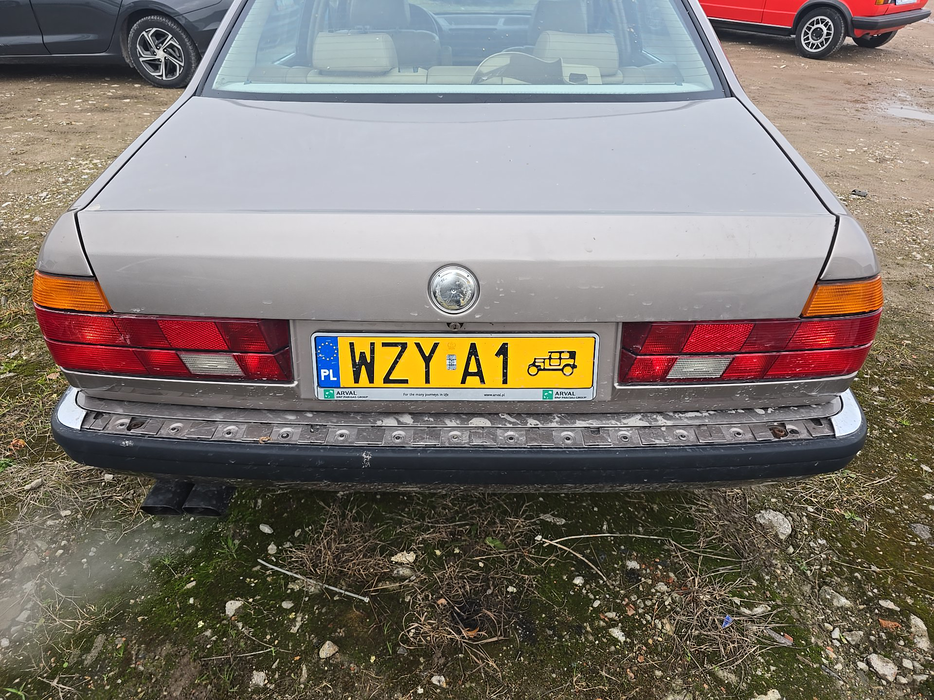 Zdjęcie pokrywy bagażnika