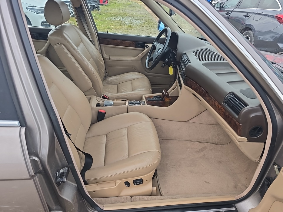 Zdjęcie wnętrza od pasażera, przód