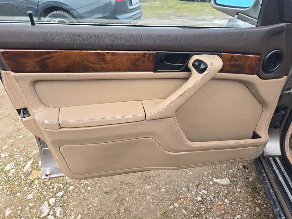 Zdjęcie tapicerki drzwi przednich lewych