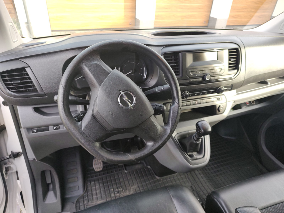 Zdjęcie kokpitu i kierownicy