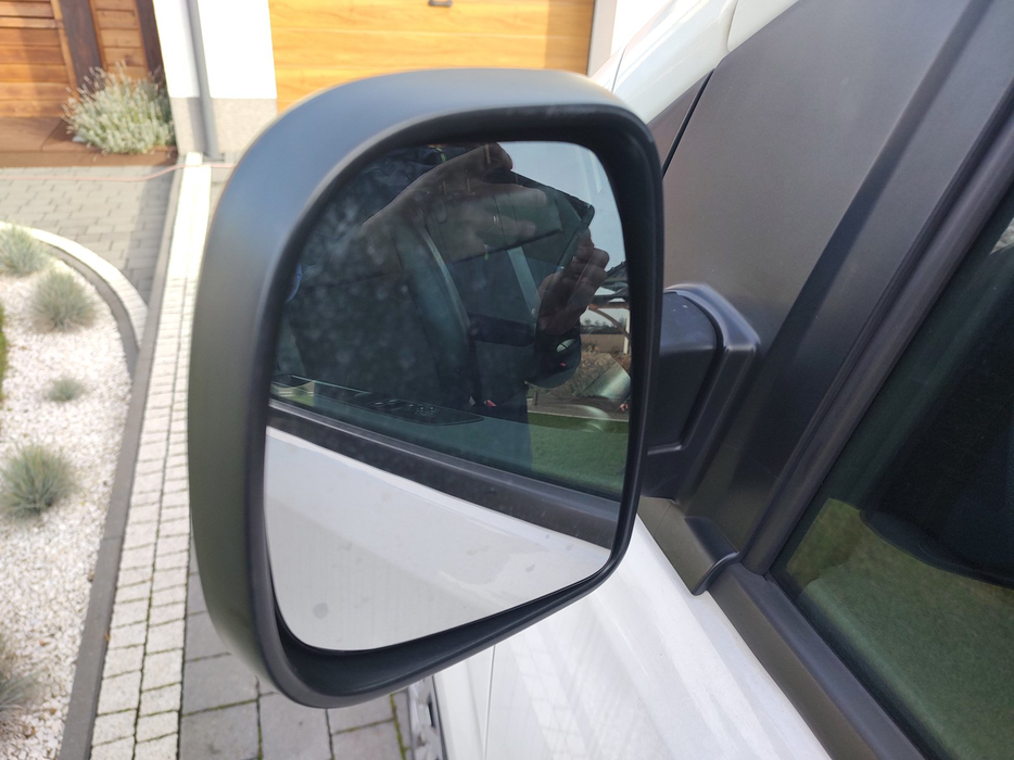 Zdjęcie zwierciadła lusterka lewego