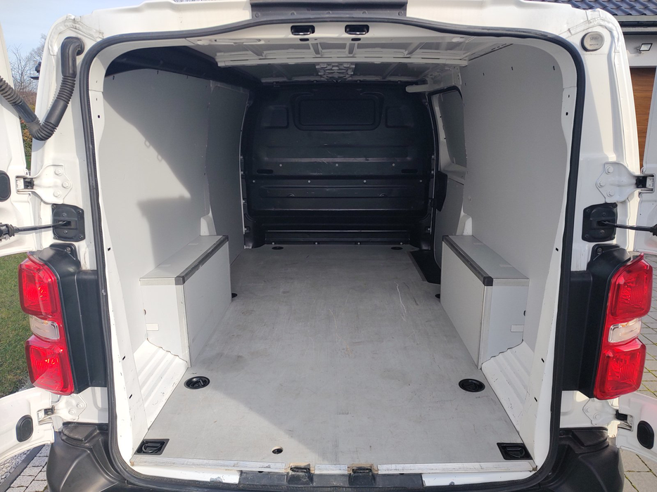 Zdjęcie przestrzeni ładunkowej