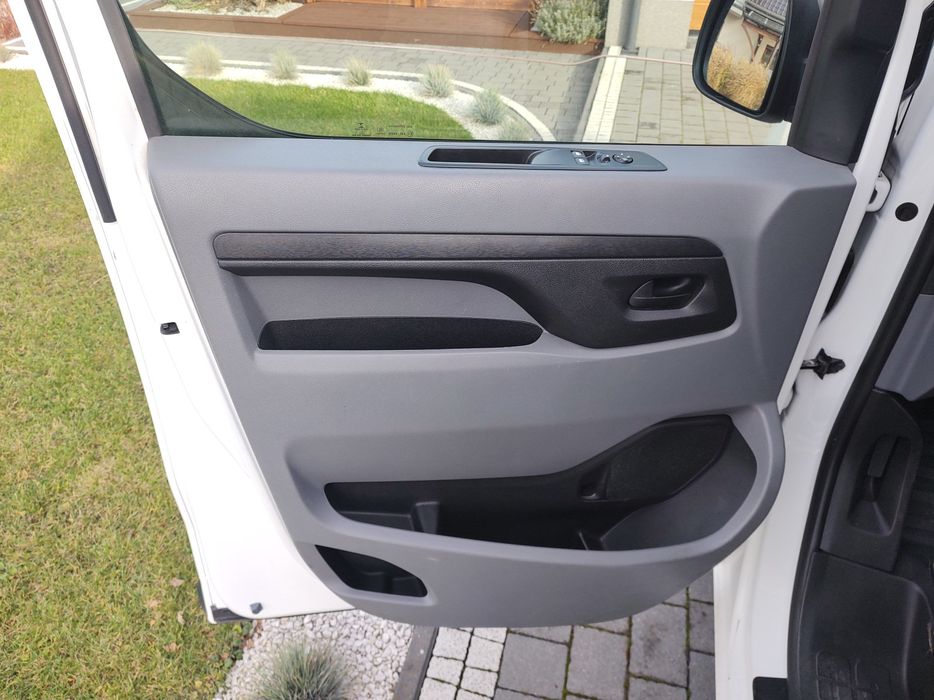 Zdjęcie tapicerki drzwi przednich lewych