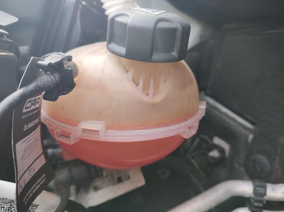 Zdjęcie zbiorniczka płynu chłodzącego