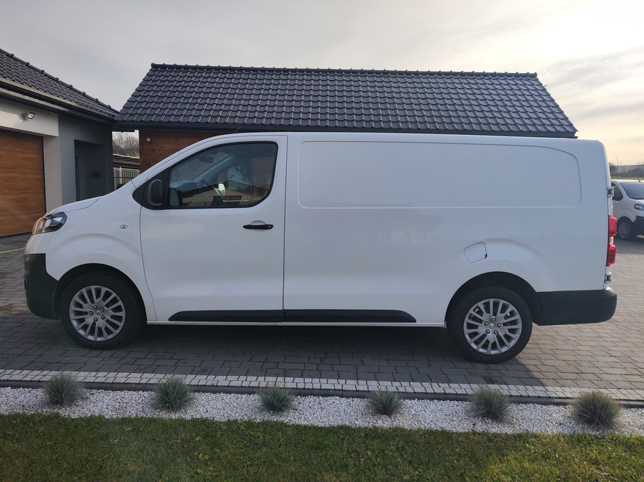 Zdjęcie lewej strony nadwozia