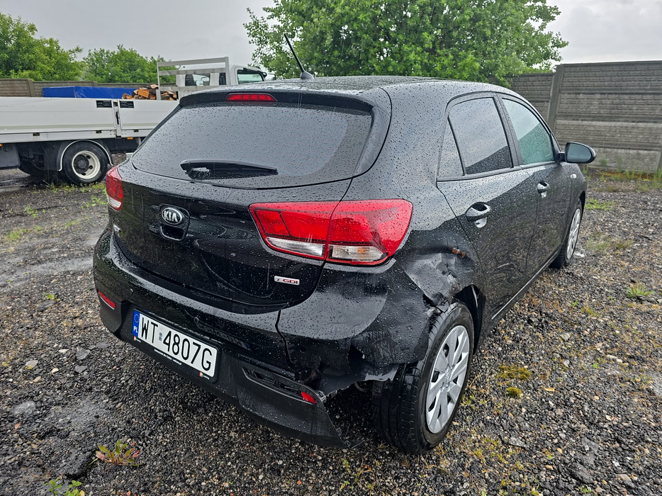 Zdjęcie po ukosie, prawy tył