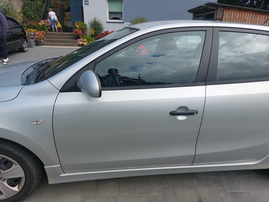 Zdjęcie drzwi przednich lewych wraz z szybą