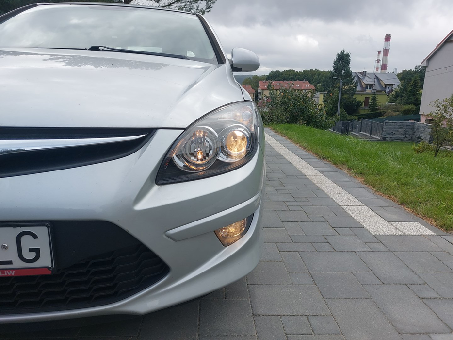 Zdjęcie oświetlenia przedniego i dolnego lewego