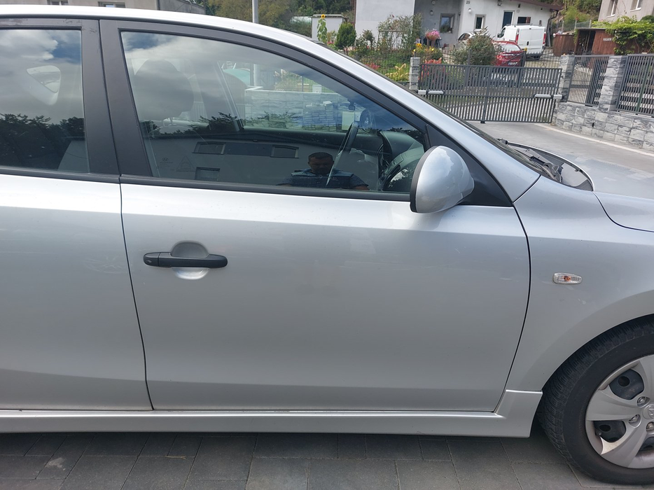 Zdjęcie drzwi przednich prawych wraz z szybą
