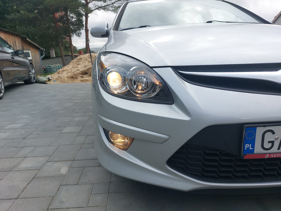 Zdjęcie oświetlenia przedniego i dolnego prawego