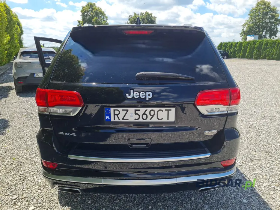 Zdjęcie pokrywy bagażnika