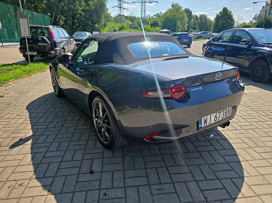 Zdjęcie po ukosie, lewy tył