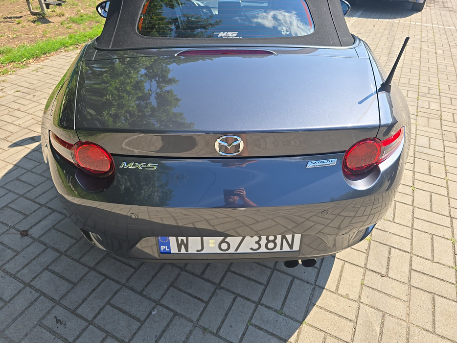 Zdjęcie pokrywy bagażnika