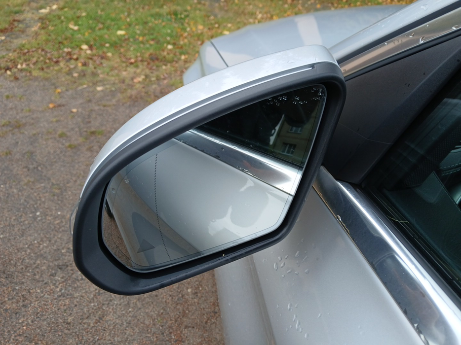Zdjęcie zwierciadła lusterka lewego