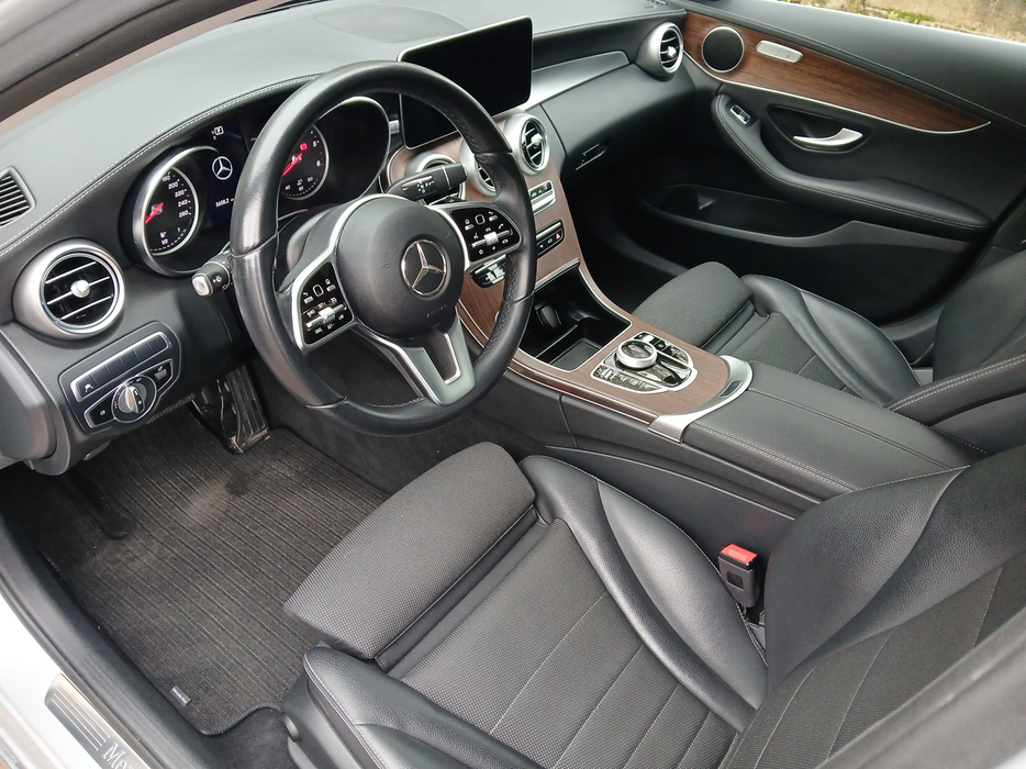 Zdjęcie wnętrza od kierowcy, przód