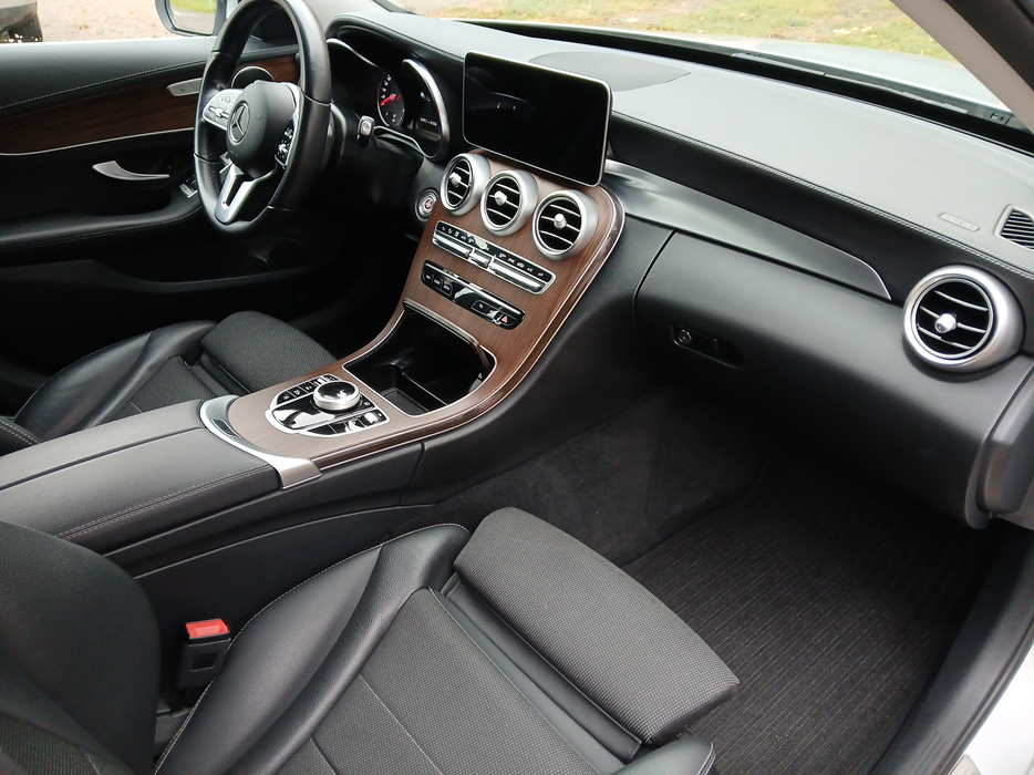 Zdjęcie wnętrza od pasażera, przód