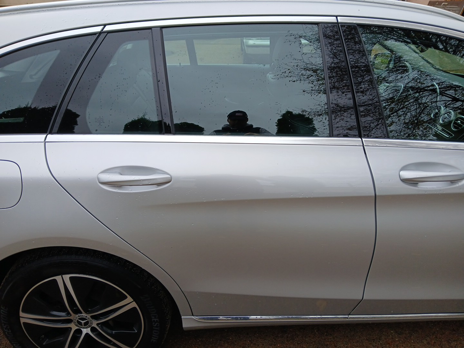 Zdjęcie drzwi tylnych prawych wraz z szybą