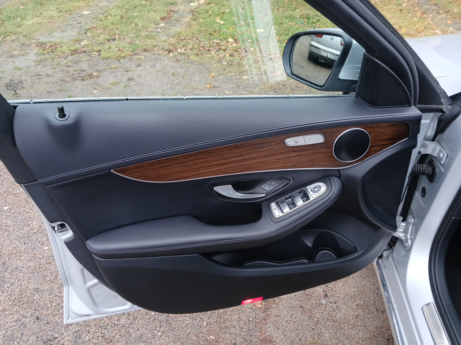 Zdjęcie tapicerki drzwi przednich lewych