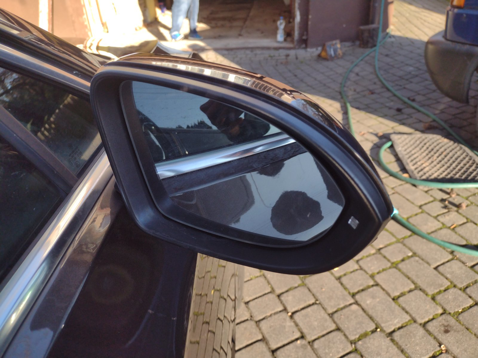 Zdjęcie zwierciadła lusterka prawego