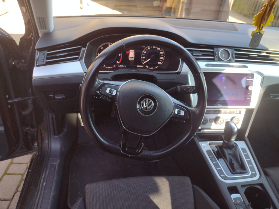 Zdjęcie kokpitu i kierownicy