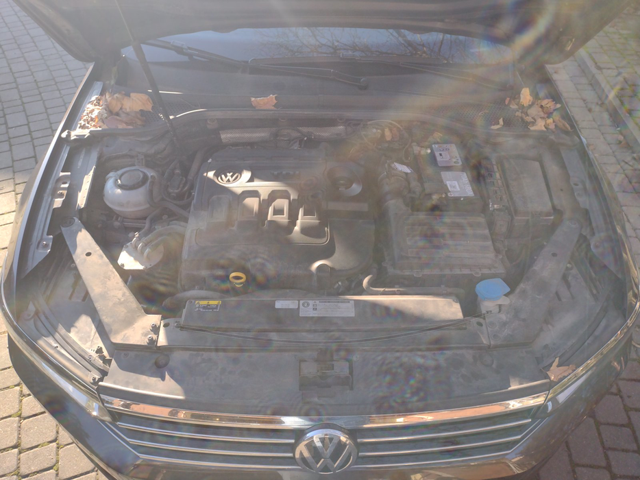 Zdjęcie wnętrza komory silnika