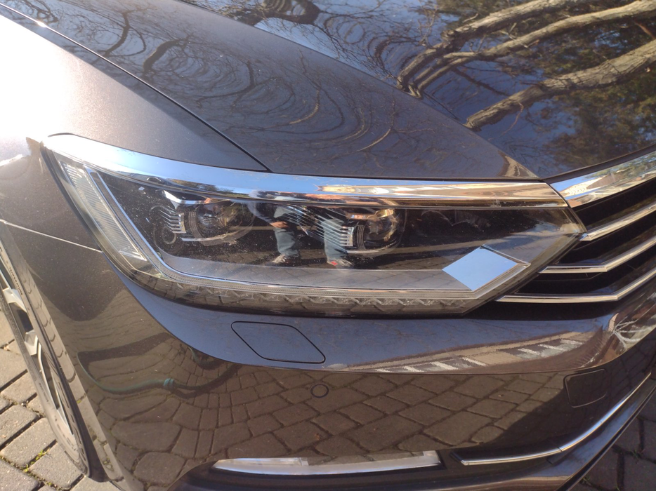 Zdjęcie oświetlenia przedniego i dolnego prawego