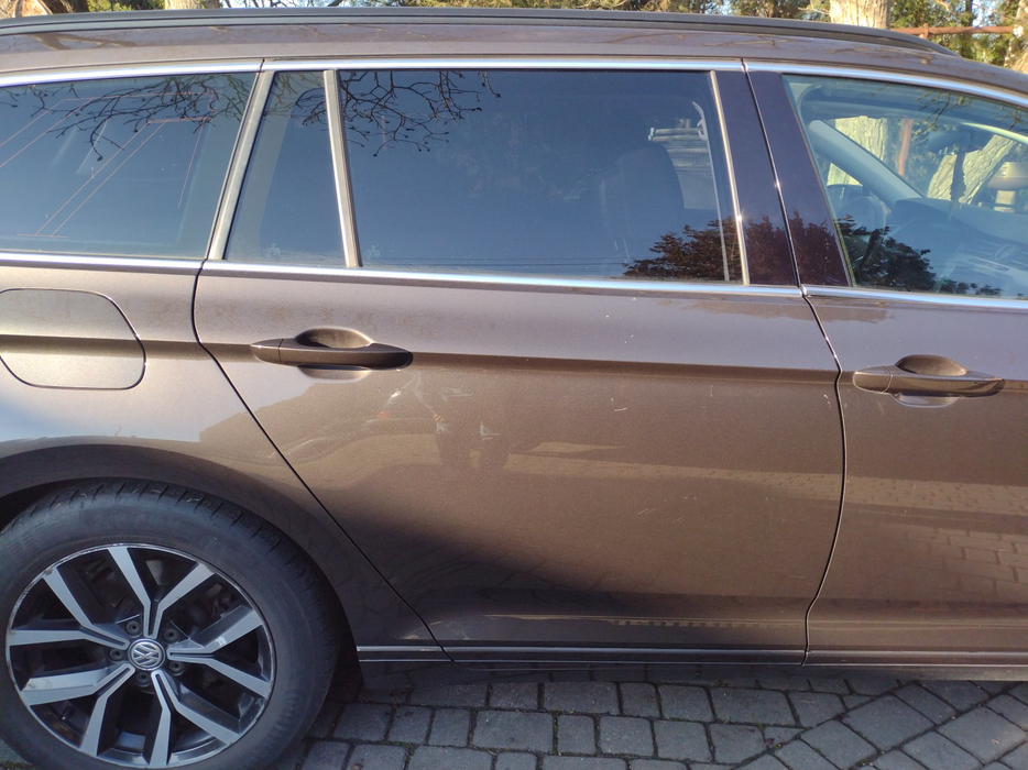 Zdjęcie drzwi tylnych prawych wraz z szybą