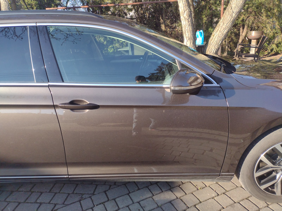 Zdjęcie drzwi przednich prawych wraz z szybą