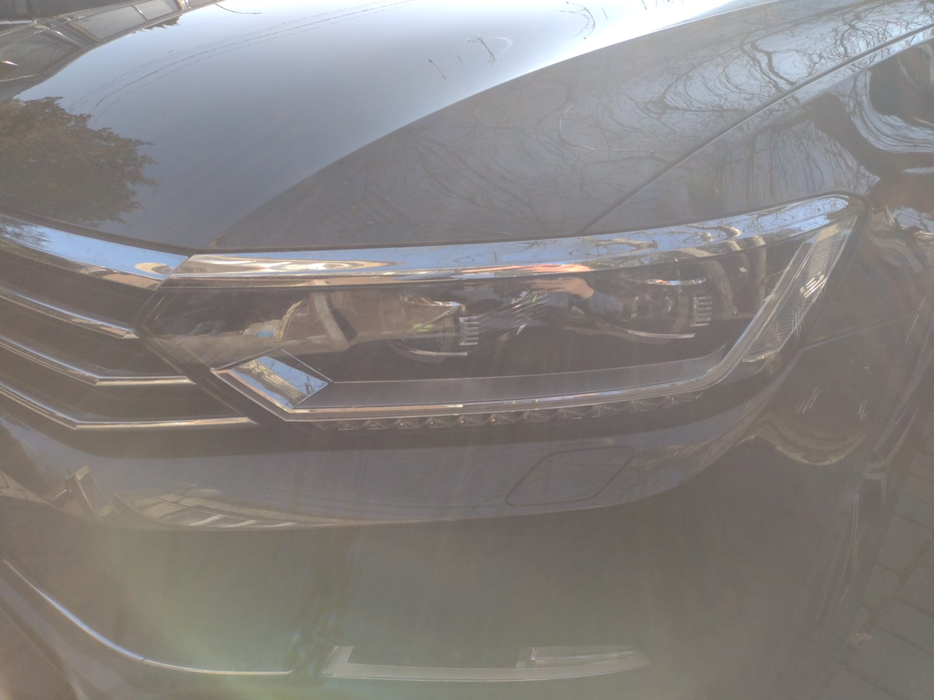 Zdjęcie oświetlenia przedniego i dolnego lewego