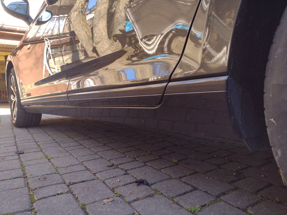 Zdjęcie progu tylnego lewego od dołu po przekątnej