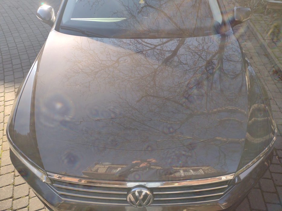 Zdjęcie pokrywy komory silnika