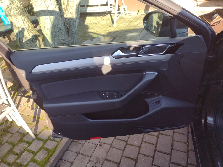 Zdjęcie tapicerki drzwi przednich lewych