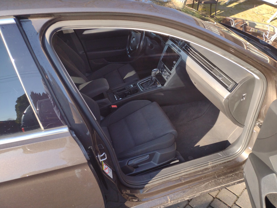 Zdjęcie wnętrza od pasażera, przód