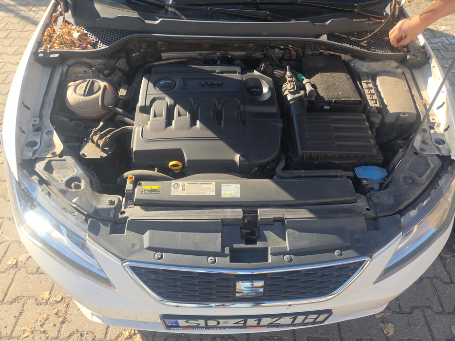 Zdjęcie wnętrza komory silnika