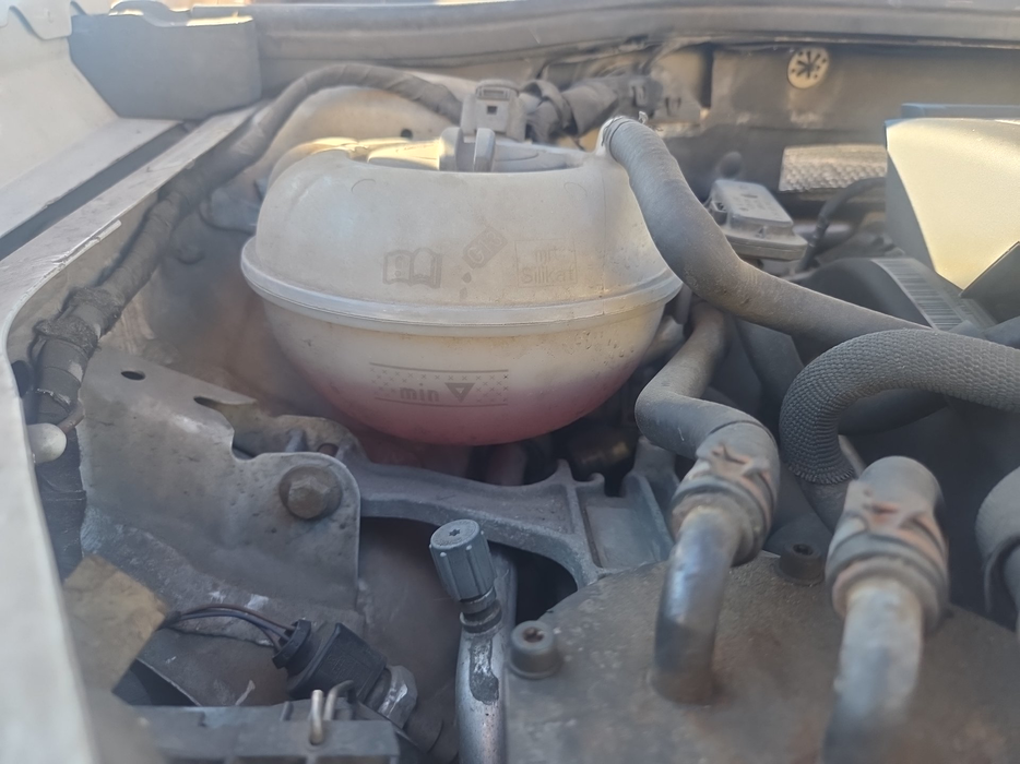 Zdjęcie zbiorniczka płynu chłodzącego