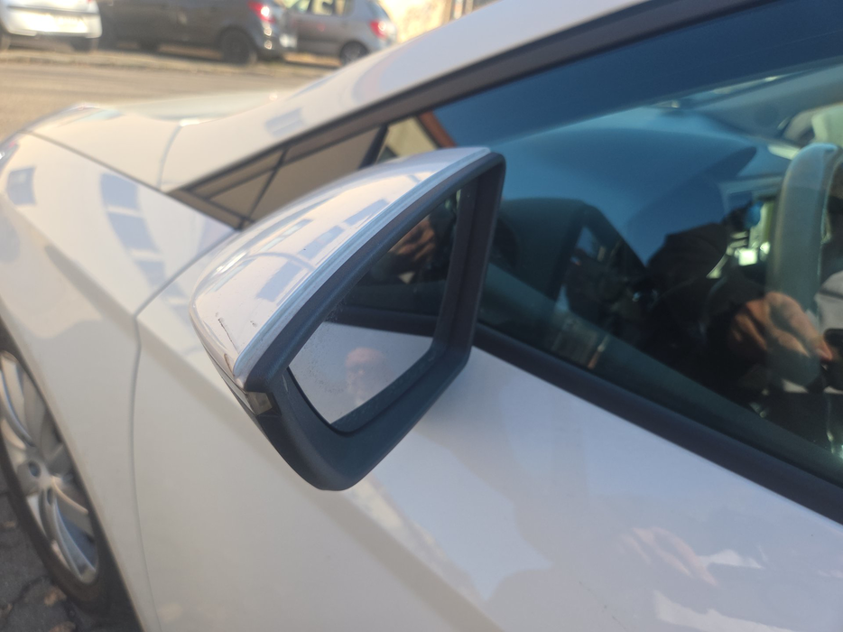 Zdjęcie zwierciadła lusterka lewego