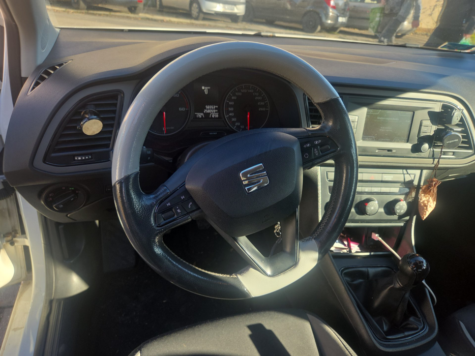 Zdjęcie kokpitu i kierownicy