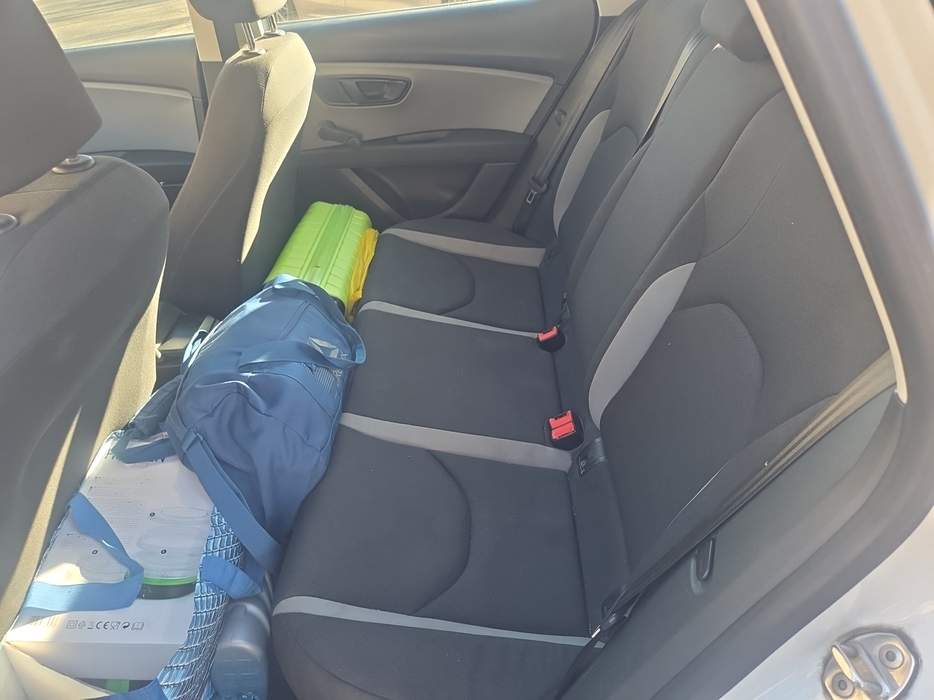 Zdjęcie kanapy tylnej z lewej strony