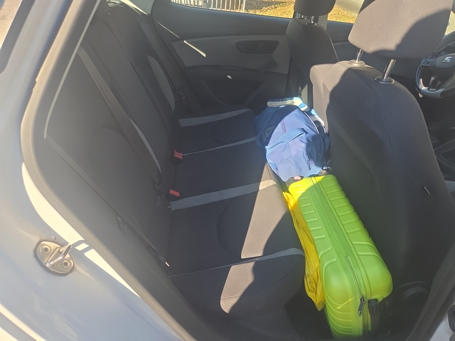 Zdjęcie kanapy tylnej z prawej strony